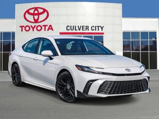Used 2025 Toyota Camry SE image 1