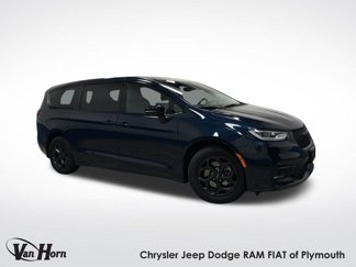 Used 2022 Chrysler Pacifica Touring-L w/ S Appearance Package image 1