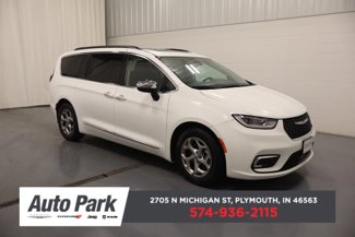 Used 2023 Chrysler Pacifica Limited image 1