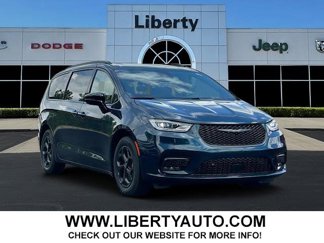 New 2025 Chrysler Pacifica Select image 1