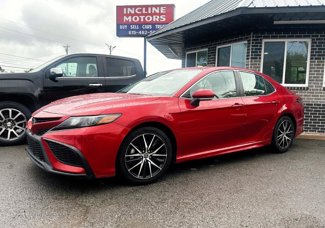 Used 2022 Toyota Camry SE image 1