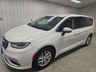 Used 2023 Chrysler Pacifica Touring-L image 1