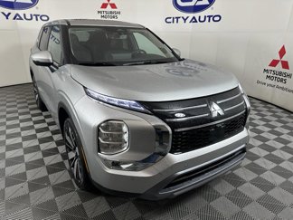New 2025 Mitsubishi Outlander SE image 1