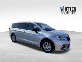 Used 2024 Chrysler Pacifica Touring-L image 1
