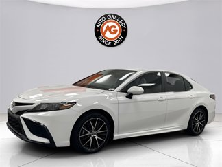 Used 2023 Toyota Camry SE image 1