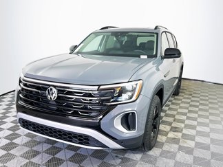 New 2025 Volkswagen Atlas Peak Edition SE image 1