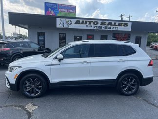 Used 2023 Volkswagen Tiguan SE image 1