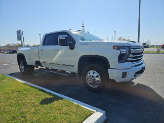 Used 2024 Chevrolet Silverado 3500 High Country image 1