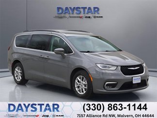 Used 2022 Chrysler Pacifica Touring-L image 1