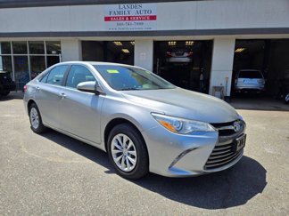 Used 2015 Toyota Camry LE image 1