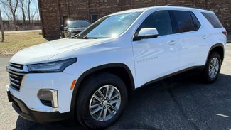 Used 2023 Chevrolet Traverse LT image 1