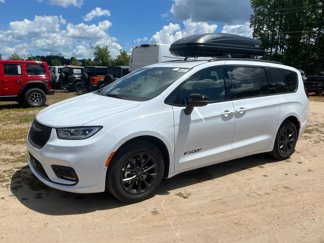 New 2025 Chrysler Pacifica Select image 1