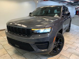Used 2023 Jeep Grand Cherokee Altitude image 1