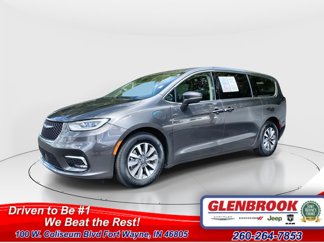 Used 2022 Chrysler Pacifica Touring-L image 1