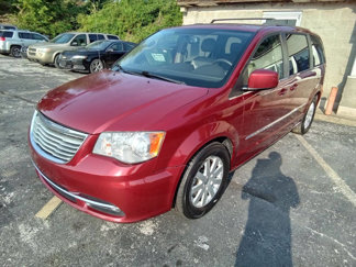 Used 2014 Chrysler Town & Country Touring image 1