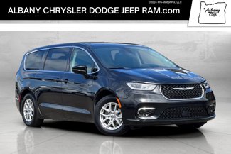 Used 2024 Chrysler Pacifica Touring-L image 1