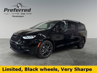 New 2025 Chrysler Pacifica Limited w/ Trailer Tow Group image 1