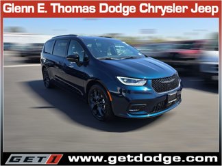 New 2025 Chrysler Pacifica Limited image 1