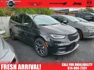 Used 2022 Chrysler Pacifica Limited w/ S Appearance Package image 1