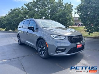 New 2025 Chrysler Pacifica Limited image 1