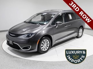 Used 2019 Chrysler Pacifica Touring-L image 1