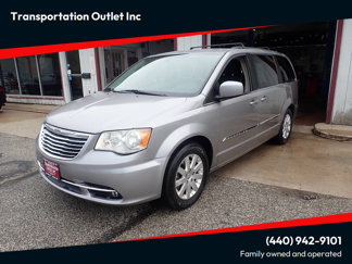 Used 2013 Chrysler Town & Country Touring image 1