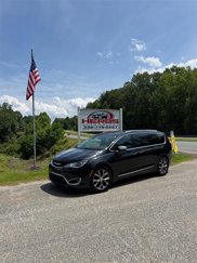Used 2017 Chrysler Pacifica Limited w/ Tire & Wheel Group image 1