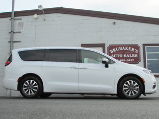 Used 2023 Chrysler Pacifica Touring-L image 1