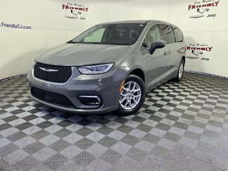 Used 2023 Chrysler Pacifica Touring-L image 1