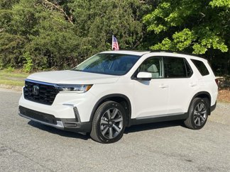 New 2025 Honda Pilot Touring image 1