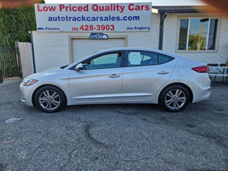 Used 2017 Hyundai Elantra SE image 1