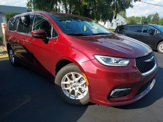 Used 2023 Chrysler Pacifica Touring-L image 1