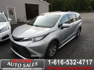 Used 2021 Toyota Sienna LE image 1