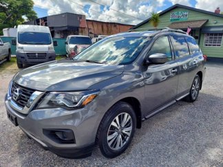Used 2020 Nissan Pathfinder S image 1