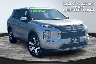 New 2025 Mitsubishi Outlander SE image 1