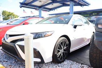Used 2022 Toyota Camry SE image 1