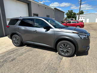 Used 2024 Nissan Pathfinder S image 1