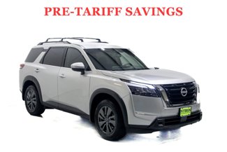 Used 2024 Nissan Pathfinder SV image 1