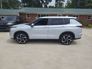 Used 2022 Mitsubishi Outlander SE image 1