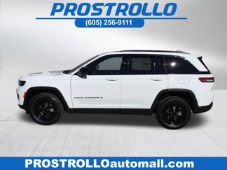 New 2025 Jeep Grand Cherokee Altitude image 1
