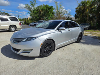 Used 2013 Lincoln MKZ image 1