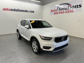 Used 2021 Volvo XC40 T5 Momentum image 1