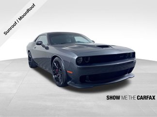 Used 2016 Dodge Challenger SRT Hellcat image 1