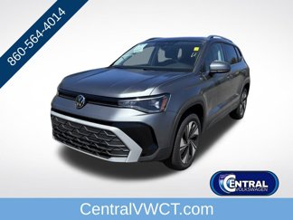 New 2025 Volkswagen Taos SE image 1