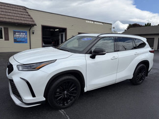 Used 2023 Toyota Highlander AWD image 1