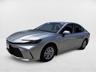 Used 2025 Toyota Camry LE image 1