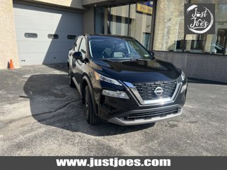 Used 2022 Nissan Rogue SV image 1
