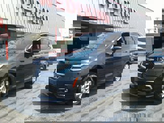 Used 2023 Chrysler Pacifica Touring-L image 1