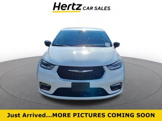 Used 2024 Chrysler Pacifica Touring-L image 1