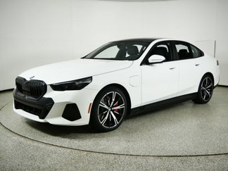 New 2026 BMW 550e xDrive image 1